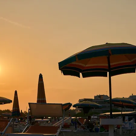 Family Fun By Sea And Pool *